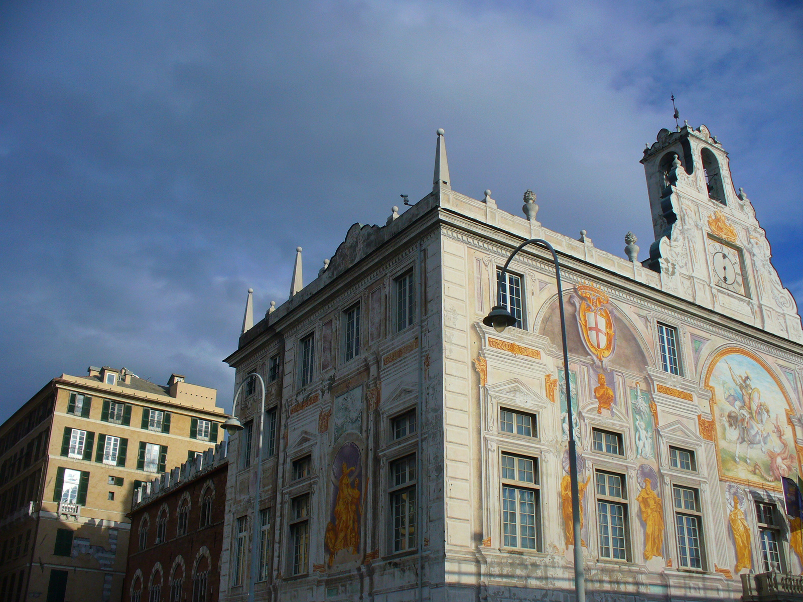 Genova, palota a kikötőben