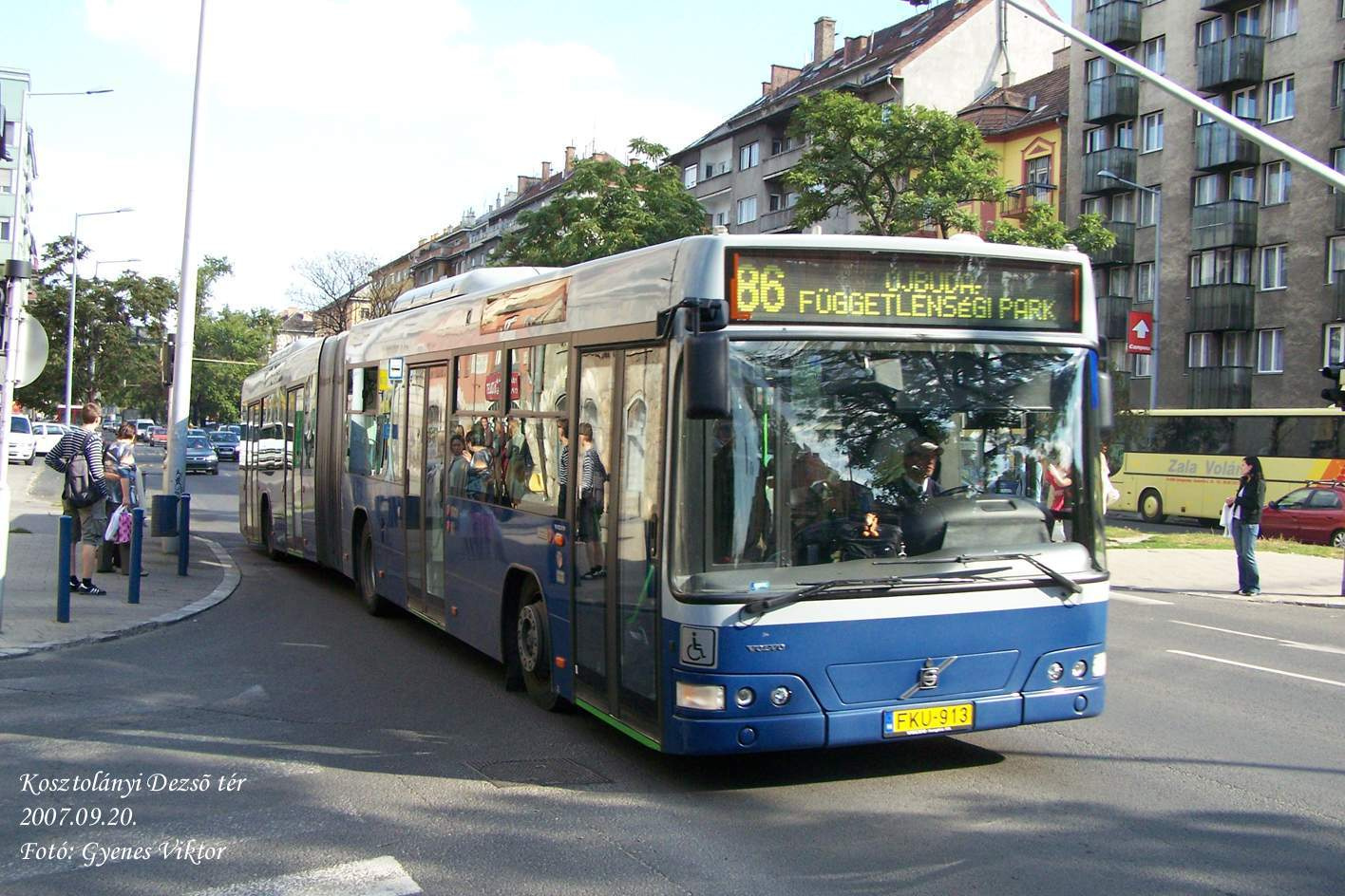 Busz FKU-913