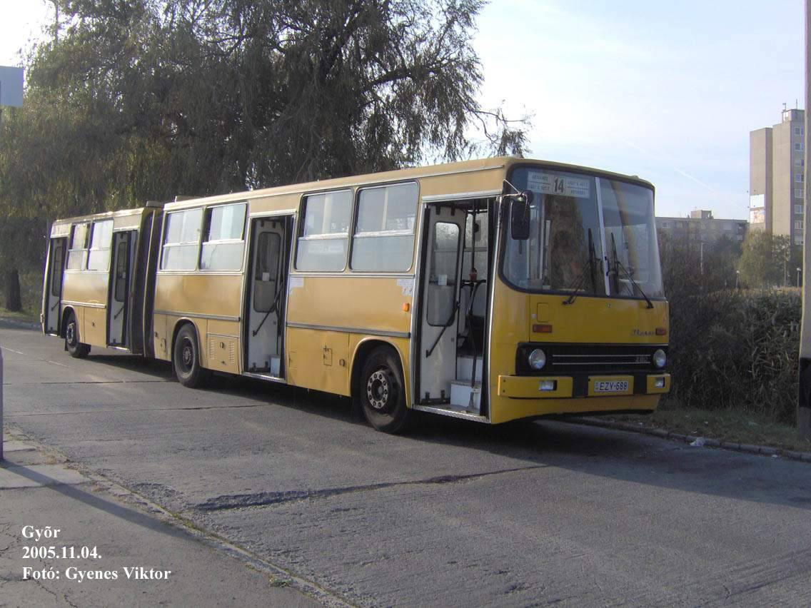 Ikarus 280-EZY-688 2