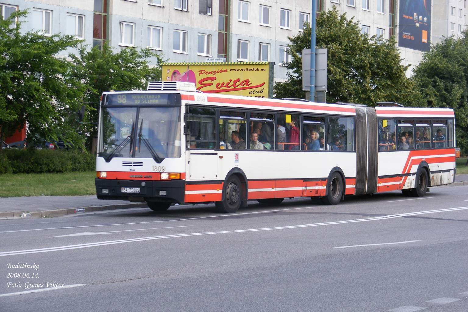 Pozsonyi busz BA-758BS