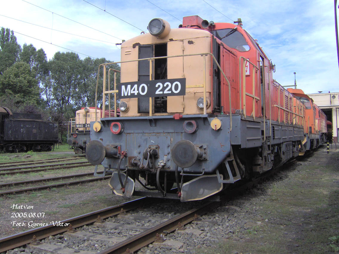 M40-220 09