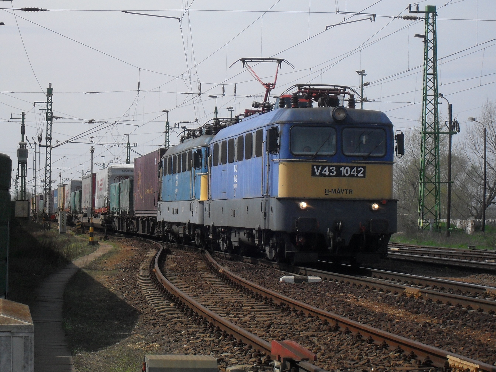 V43 1042 & V43 1023