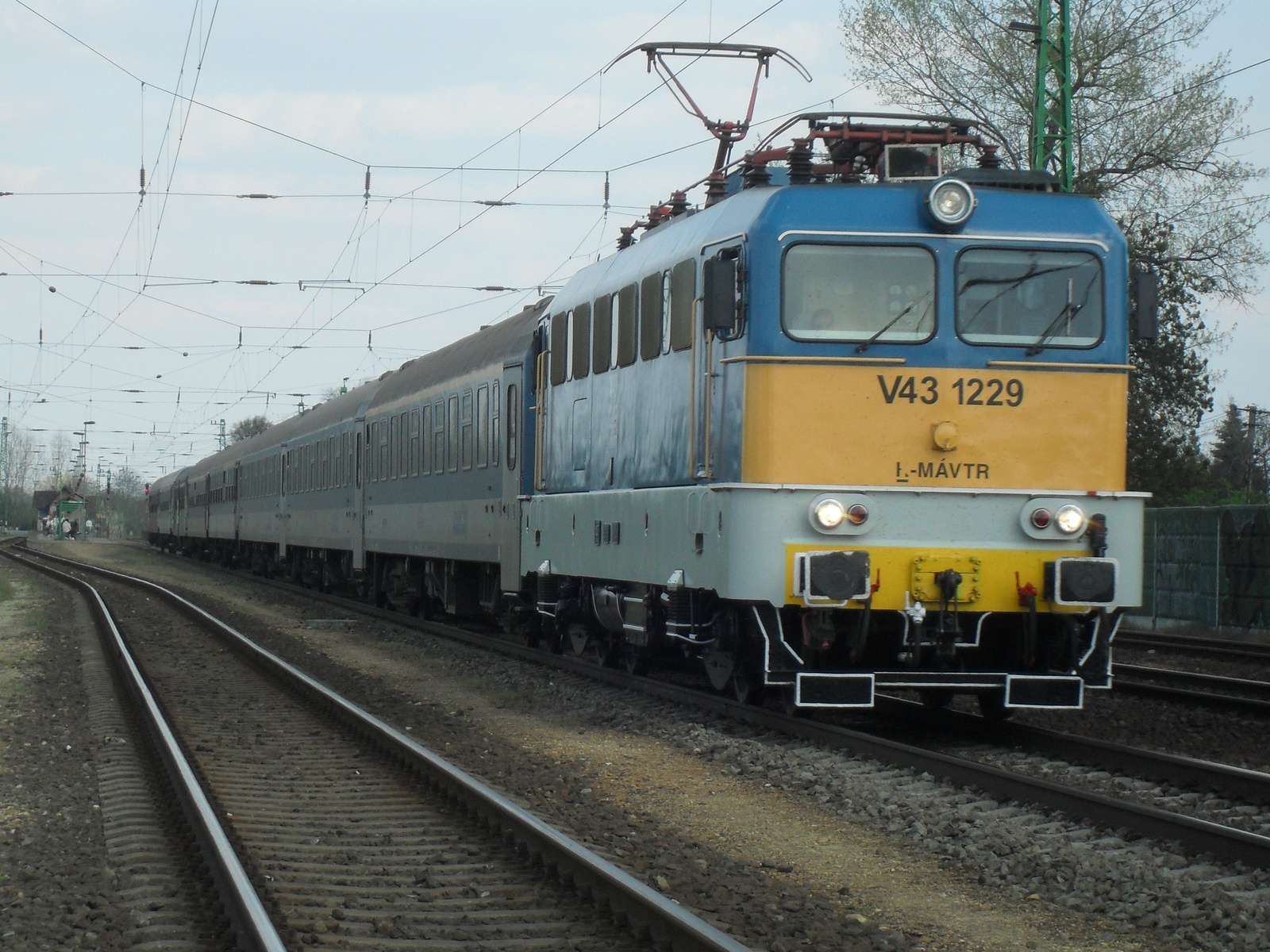 V43 1229 Szegedi gép