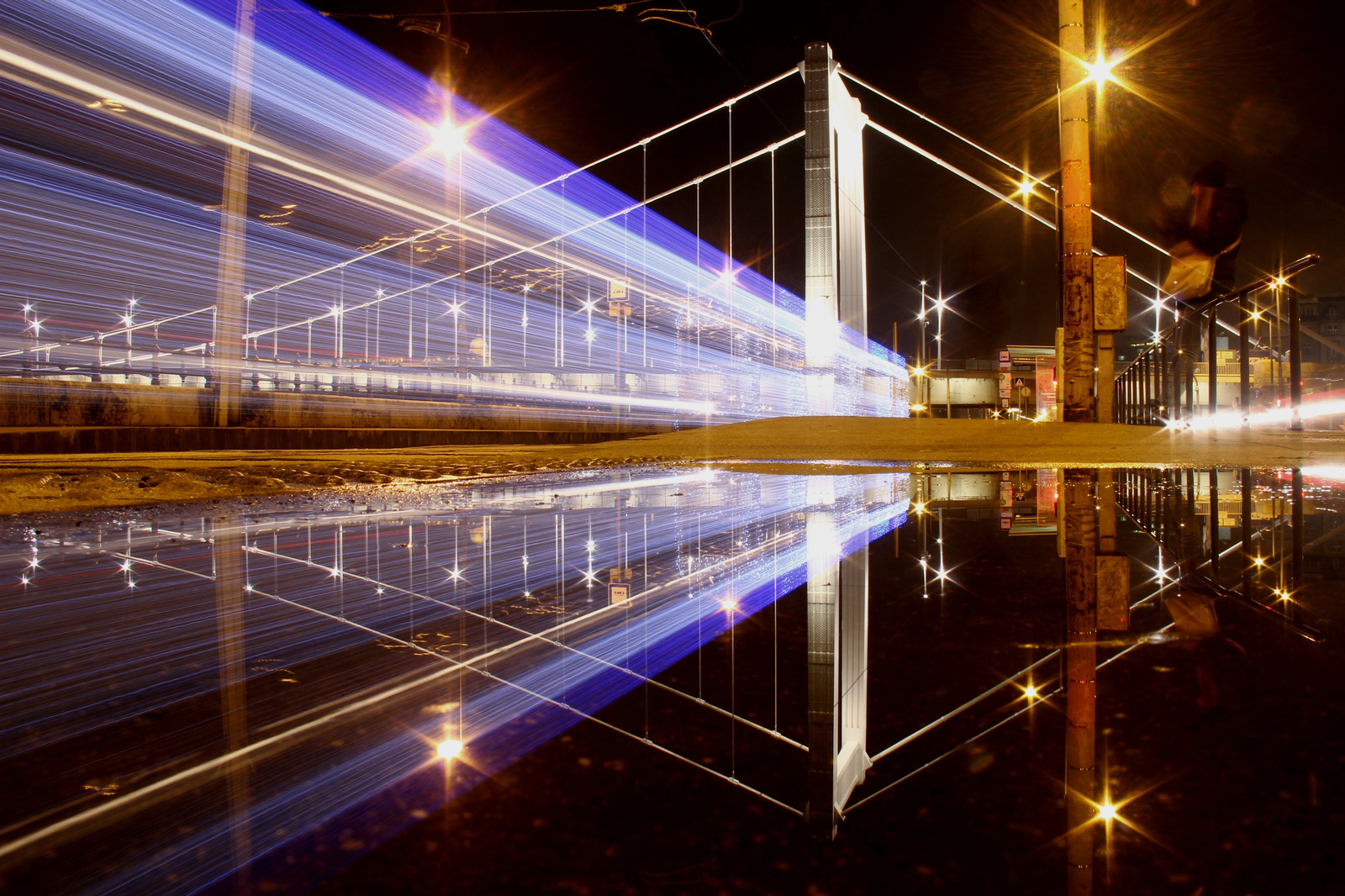 Tócsás fényvillamos az Erzsébet-hídnál
