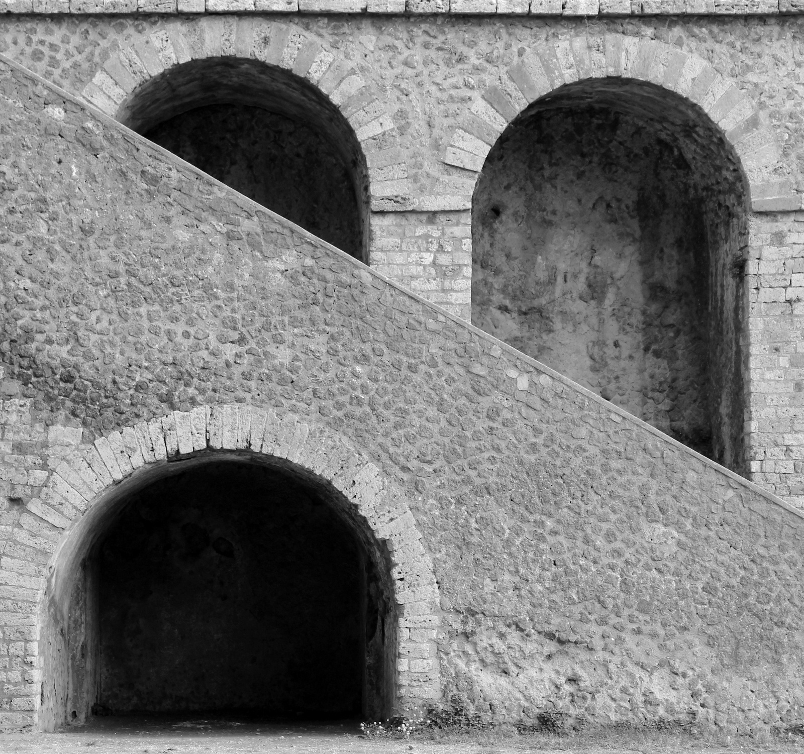 Pompeji amfiteátrum három ívvel