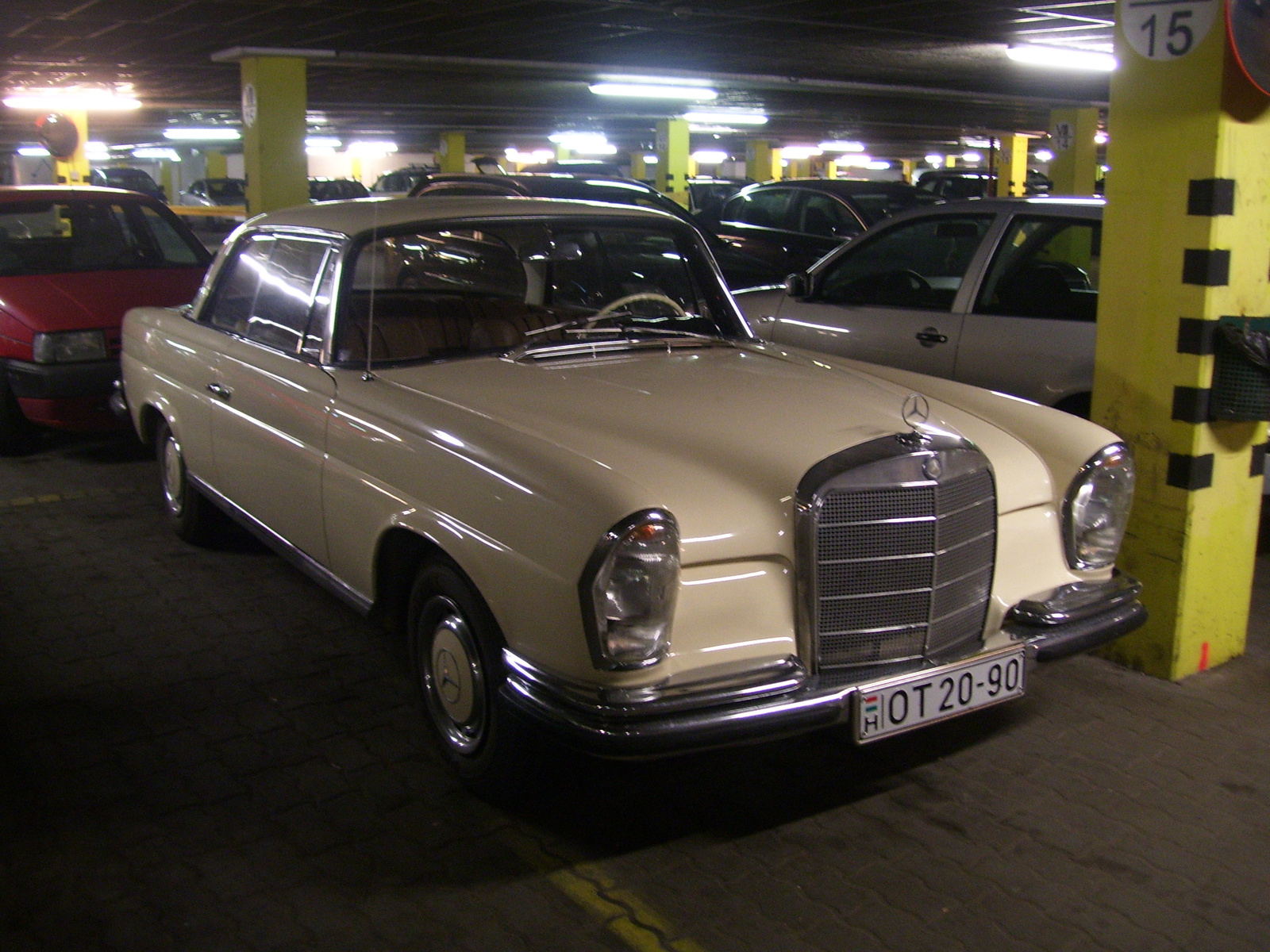 Mercedes-Benz 220SE