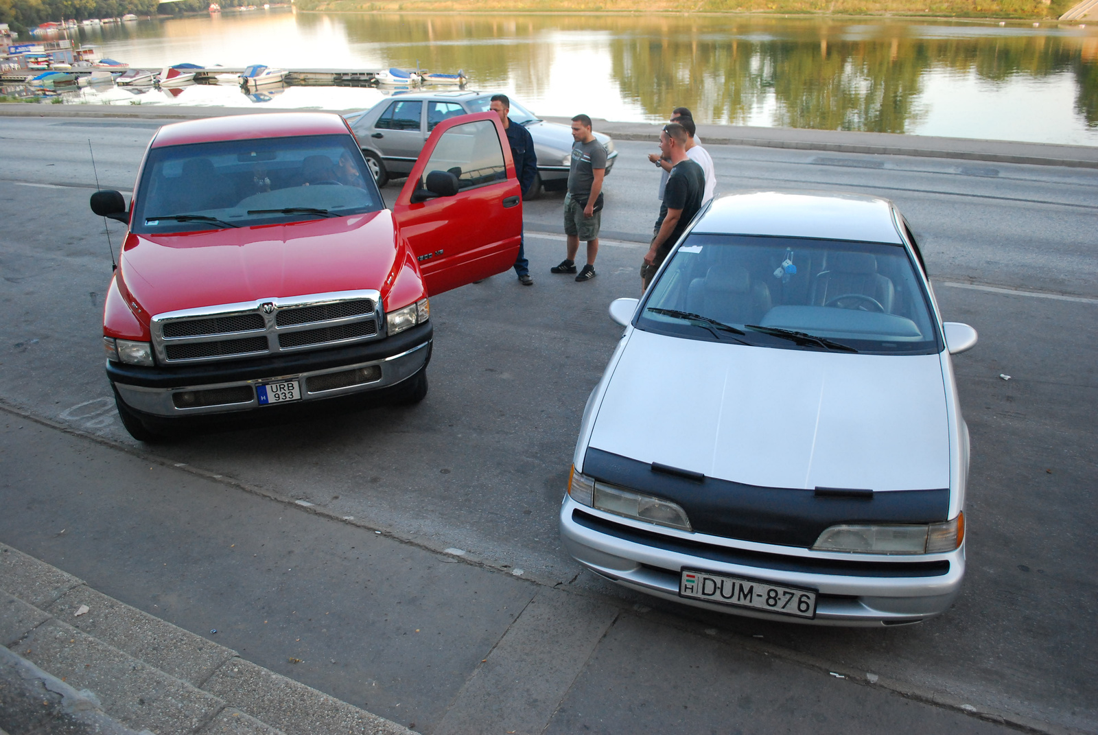 Dodge Ram SRT-6 - Ford Thunderbird