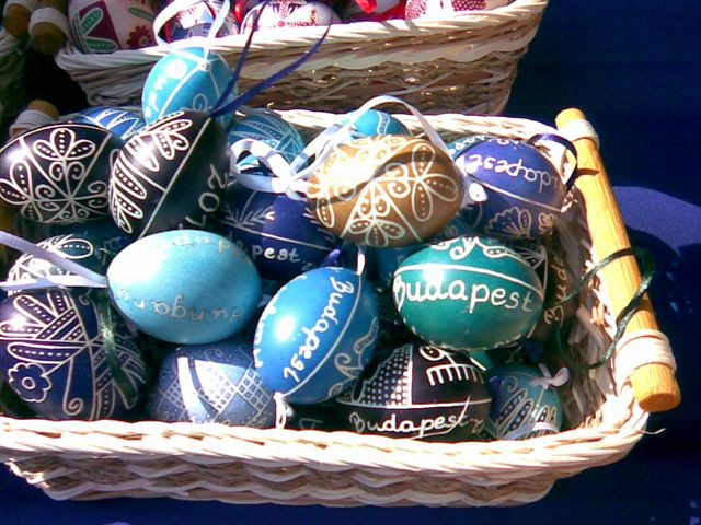 Kirakodó-festett tojások
